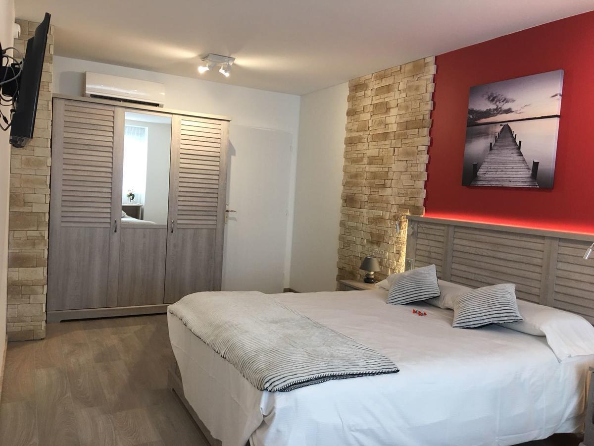 Hotel Terranostra Tarascon-sur-Ariege Bagian luar foto