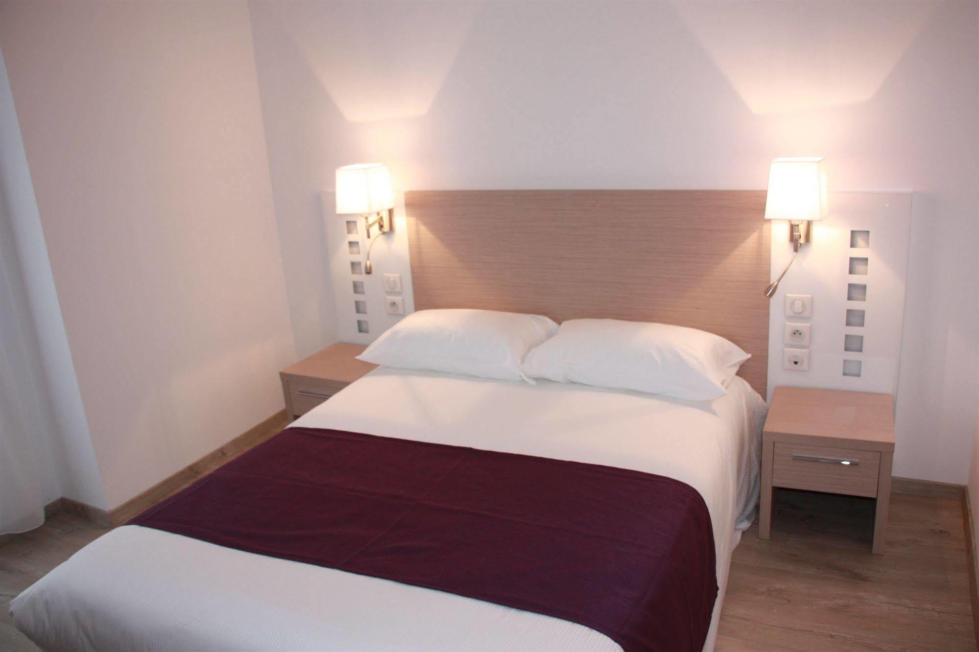 Hotel Terranostra Tarascon-sur-Ariege Bagian luar foto